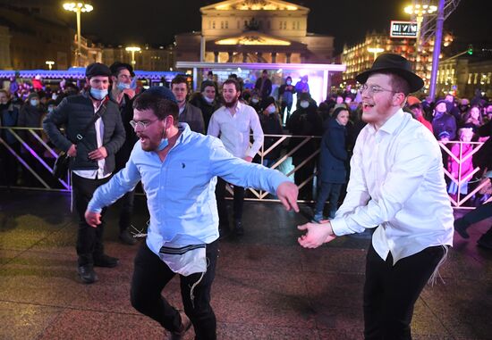 Зажжение первой ханукальной свечи в честь начала праздника Ханука