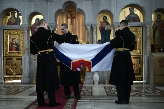 БДК "Азов" получил кормовой Георгиевский флаг