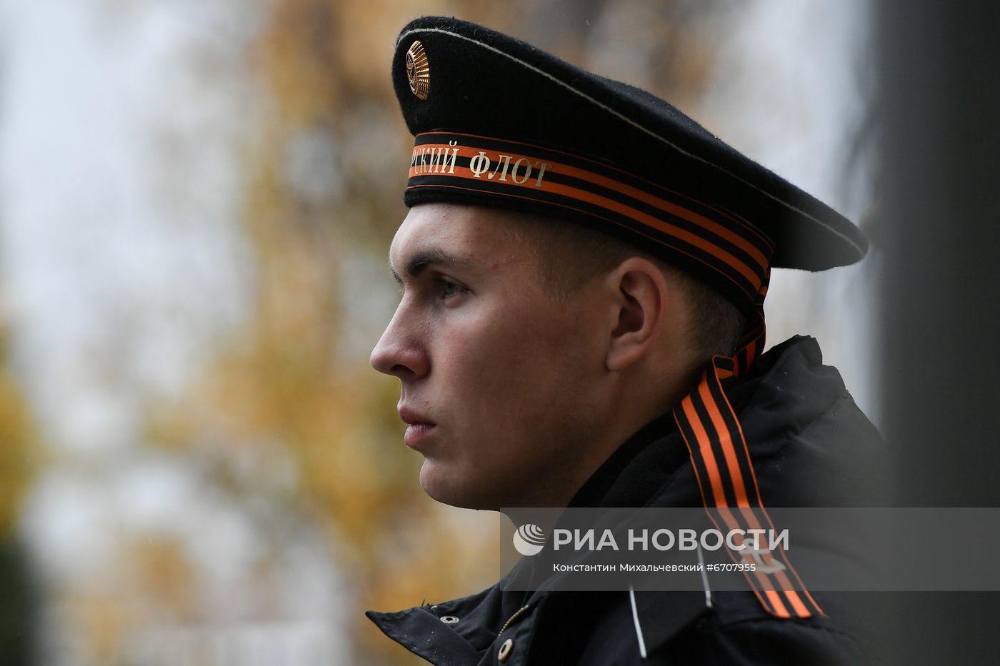 БДК "Азов" получил кормовой Георгиевский флаг