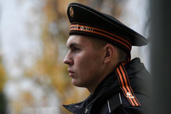 БДК "Азов" получил кормовой Георгиевский флаг