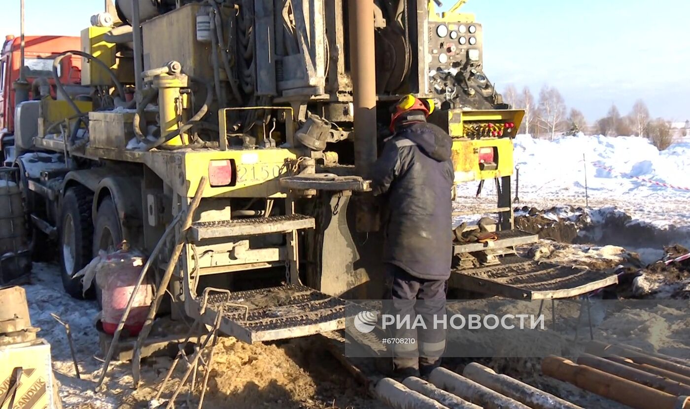 Бурение скважин в местах предполагаемого эпицентра взрыва на шахте "Листвяжная"