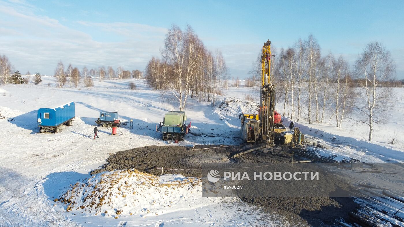 Бурение скважин в местах предполагаемого эпицентра взрыва на шахте "Листвяжная"