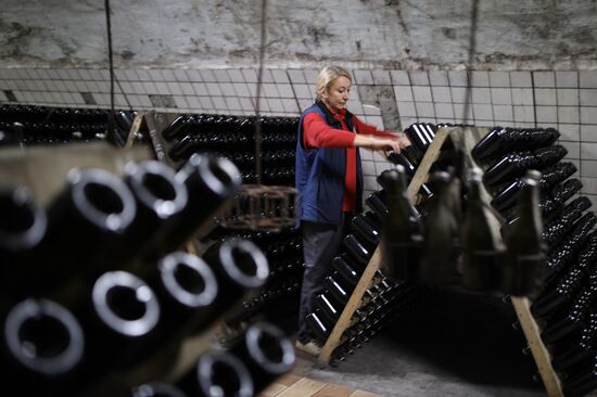 Производство шампанского компанией "Абрау-Дюрсо"