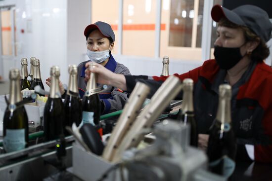 Производство шампанского компанией "Абрау-Дюрсо"