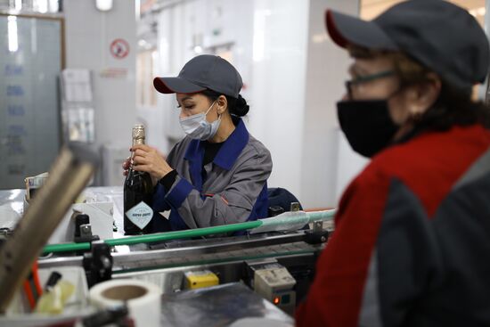 Производство шампанского компанией "Абрау-Дюрсо"