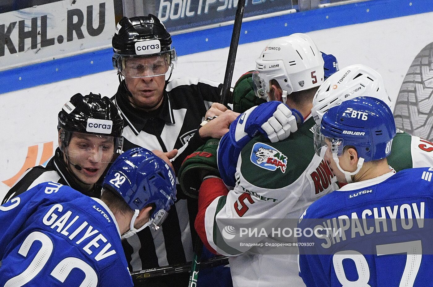 Хоккей. КХЛ. Матч "Динамо" (Москва) - "Ак Барс"