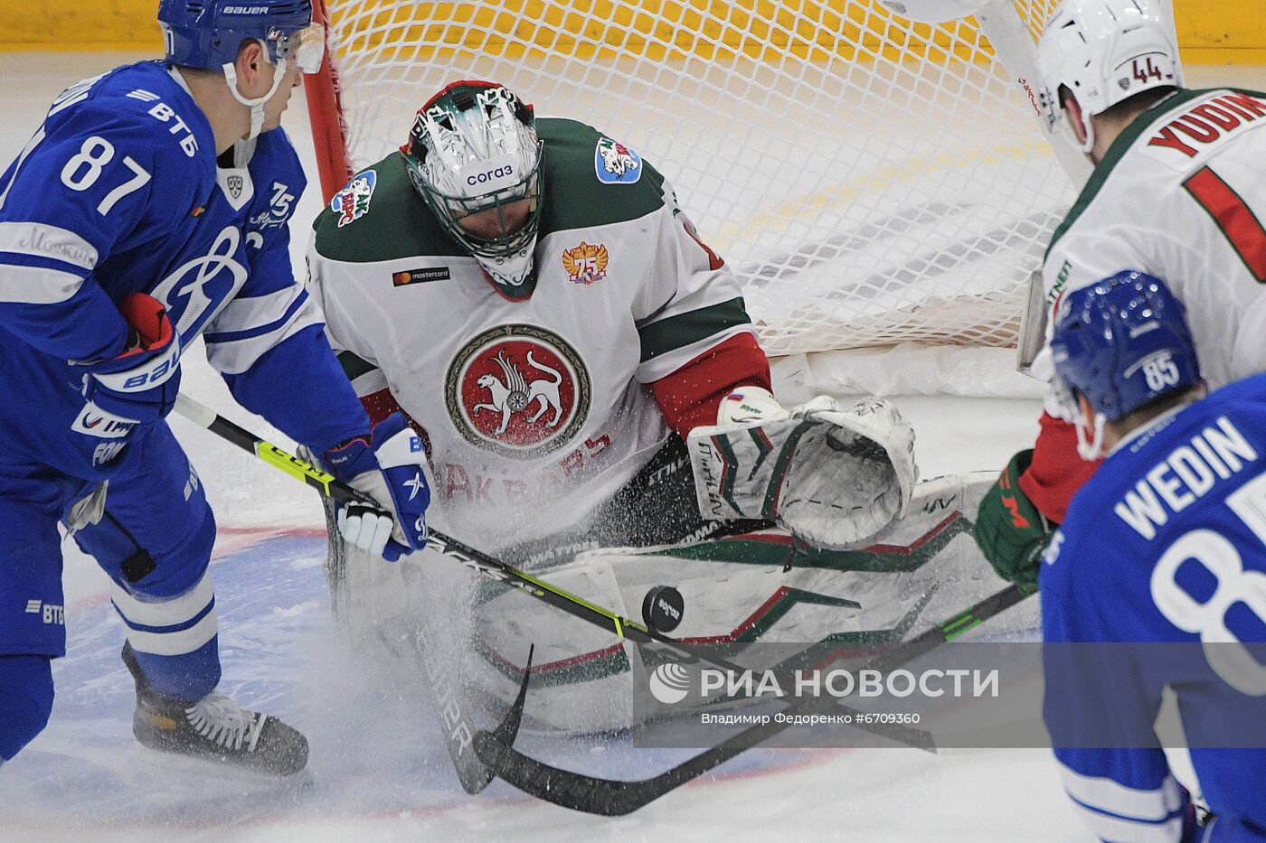Хоккей. КХЛ. Матч "Динамо" (Москва) - "Ак Барс"