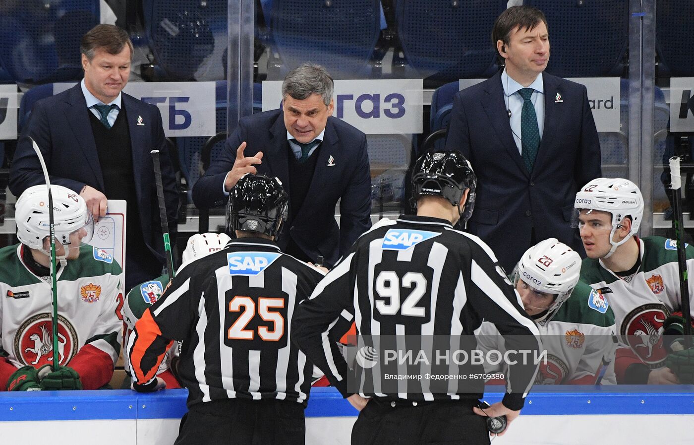 Хоккей. КХЛ. Матч "Динамо" (Москва) - "Ак Барс"