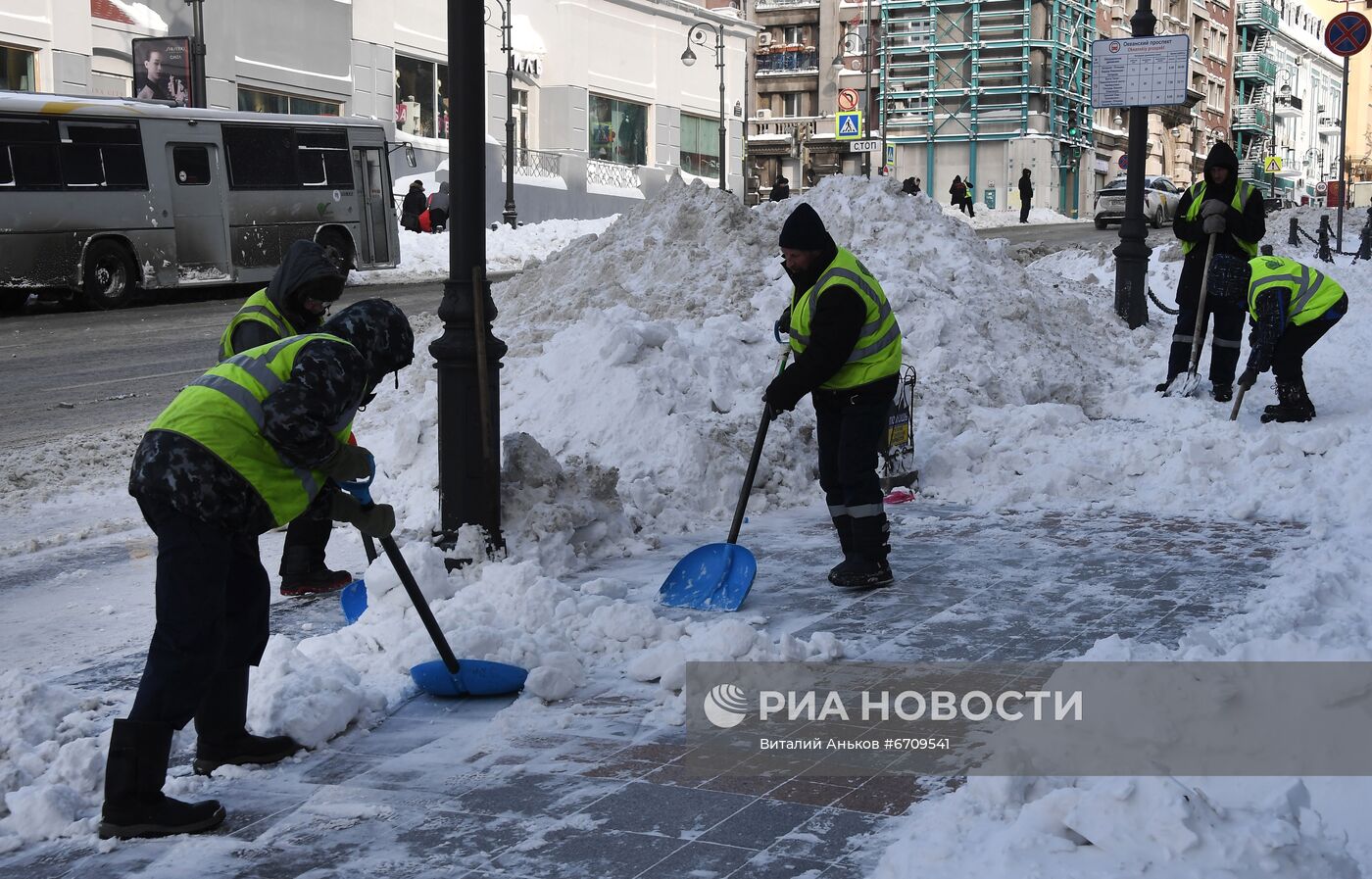 Последствия снегопада во Владивостоке