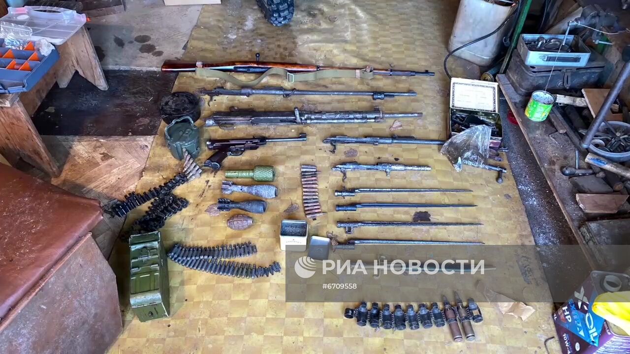 ФСБ РФ пресекла деятельность преступной группы по незаконному обороту оружия