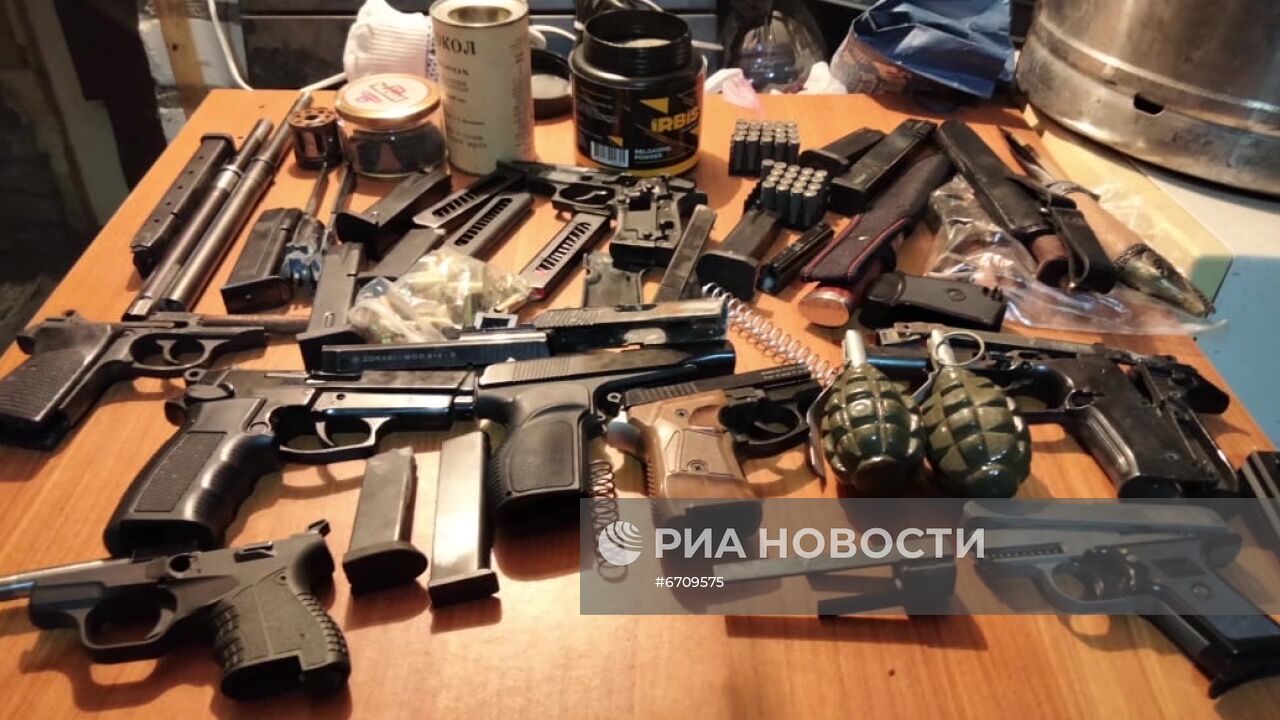 ФСБ РФ пресекла деятельность преступной группы по незаконному обороту оружия