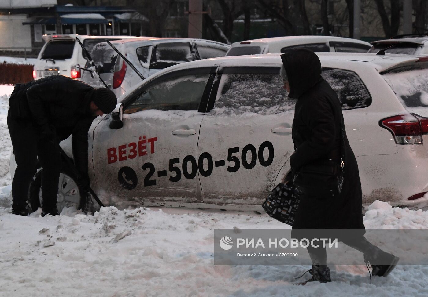 Последствия снегопада во Владивостоке