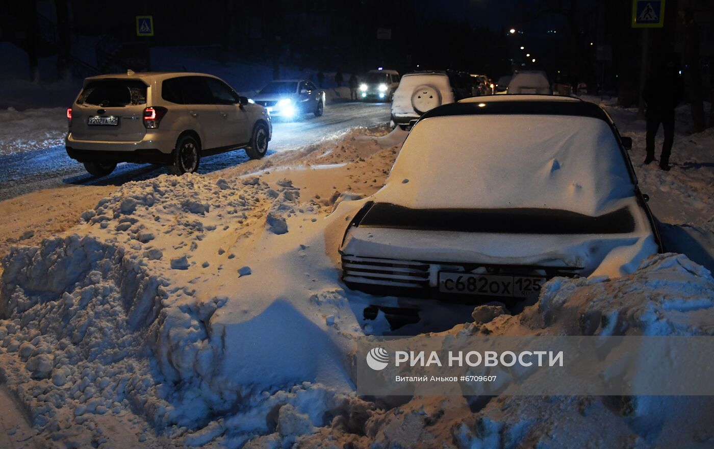 Последствия снегопада во Владивостоке