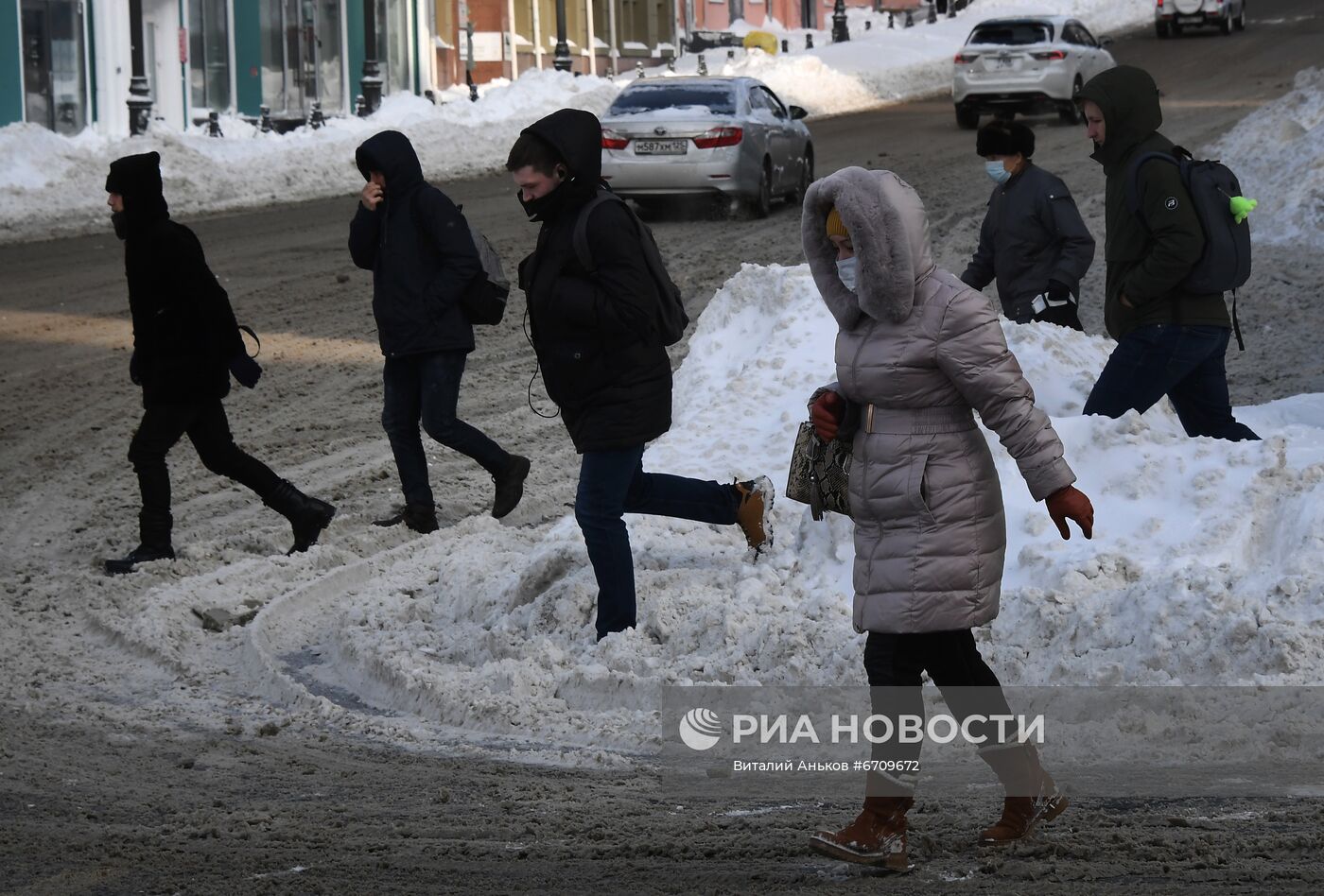 Последствия снегопада во Владивостоке