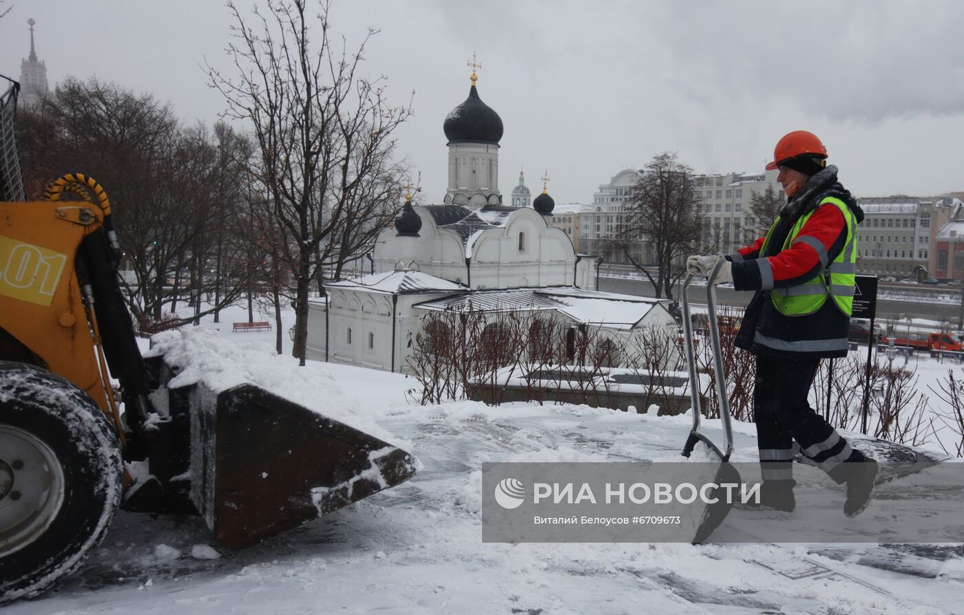 Снег в Москве