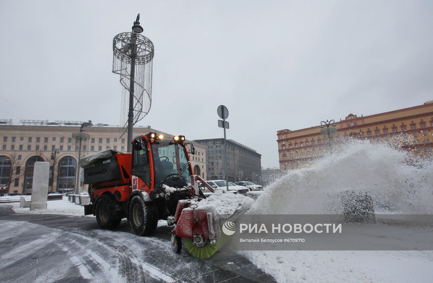 Снег в Москве