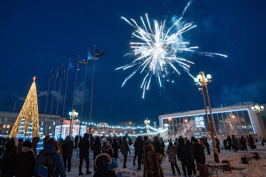 Огни первой новогодней ёлки в России зажгли в Якутске