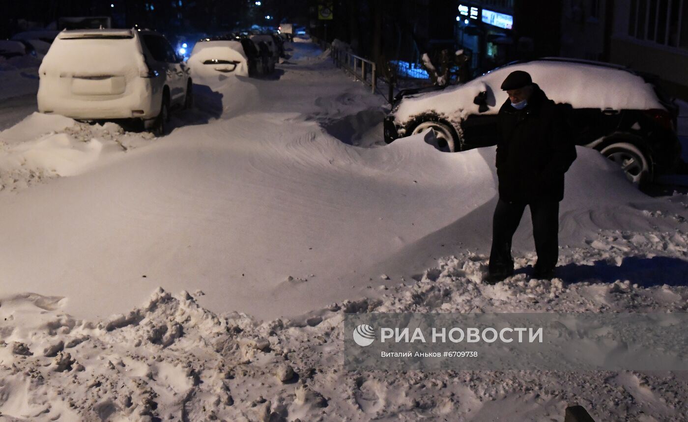 Последствия снегопада во Владивостоке