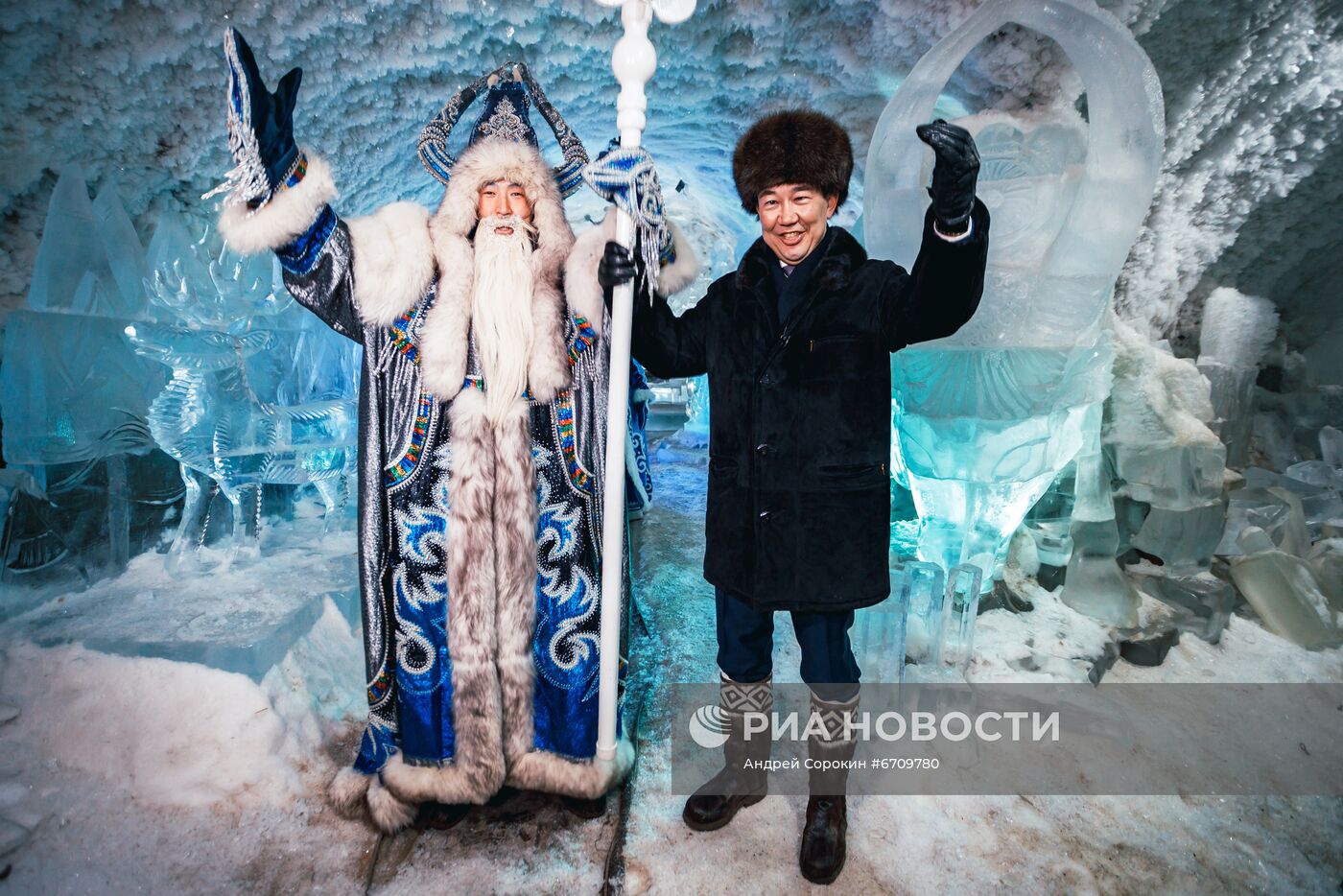 Огни первой новогодней ёлки в России зажгли в Якутске