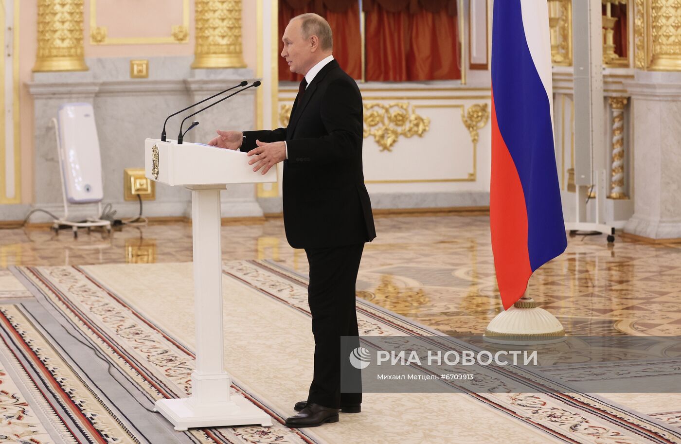 Президент РФ В. Путин принял верительные грамоты у вновь прибывших послов иностранных государств