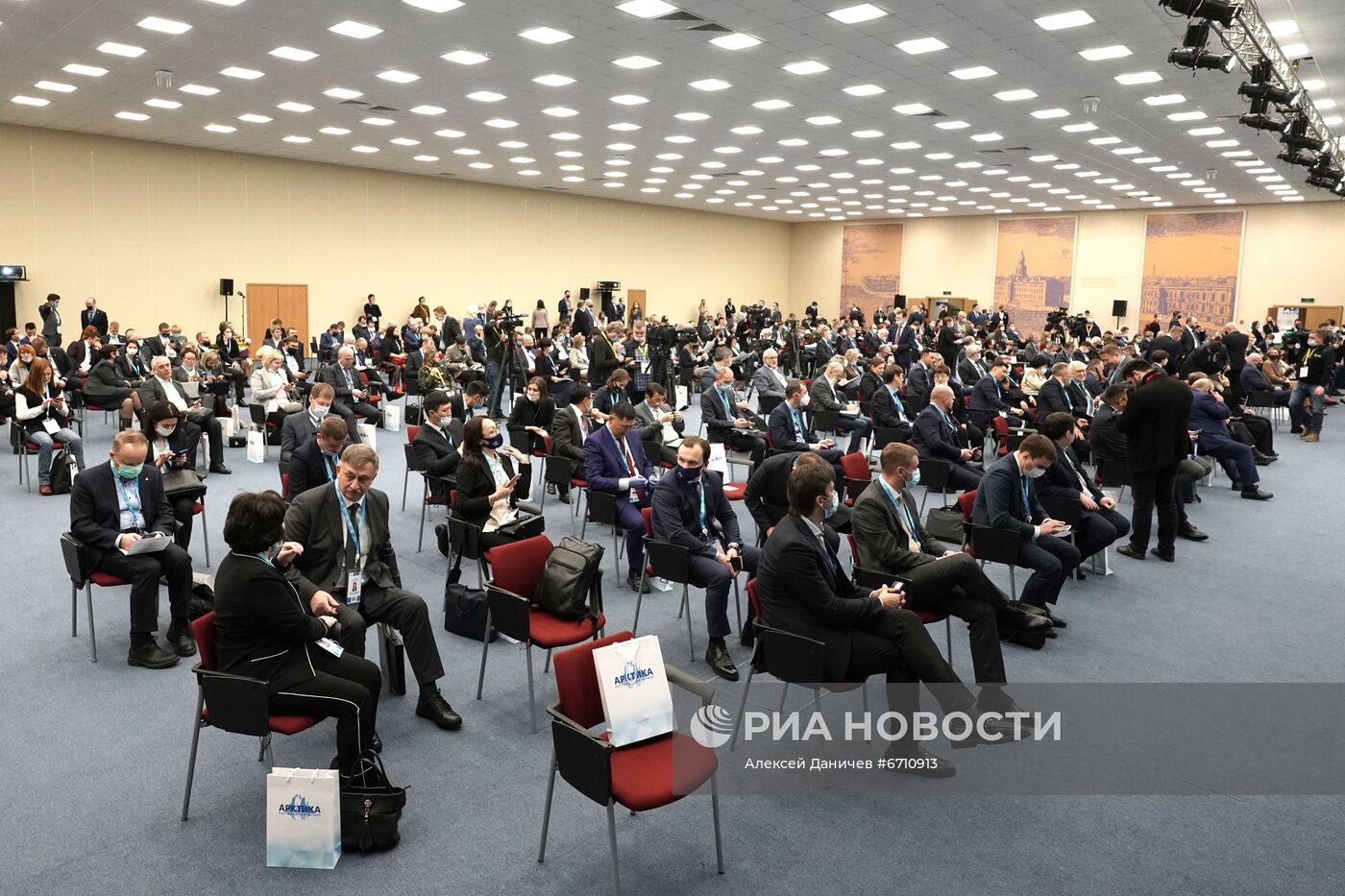 XI Международный форум "Арктика: настоящее и будущее" в Санкт-Петербурге