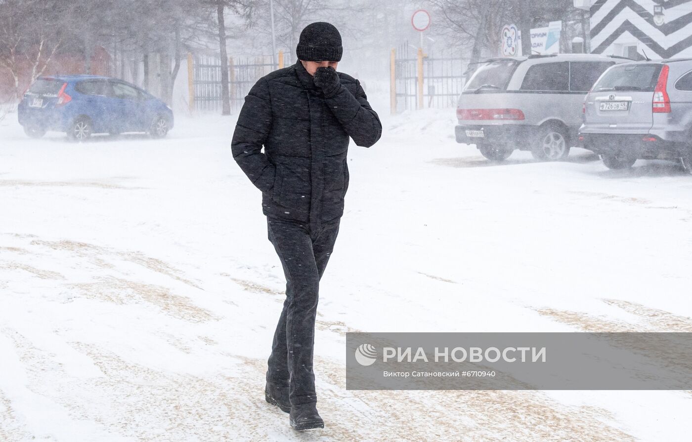 Снежный циклон в Магадане