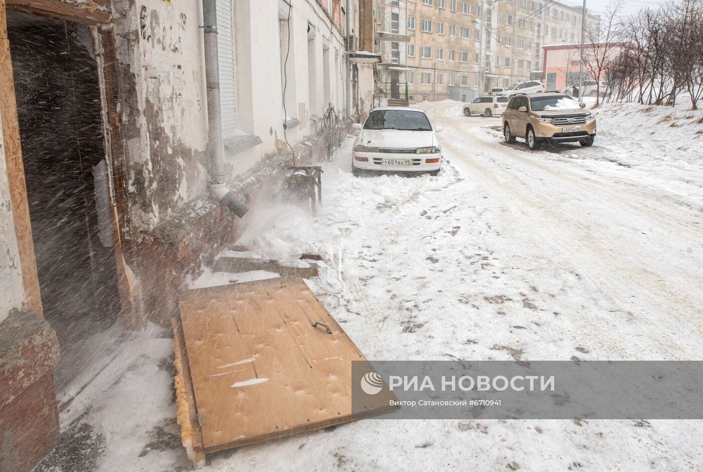 Снежный циклон в Магадане