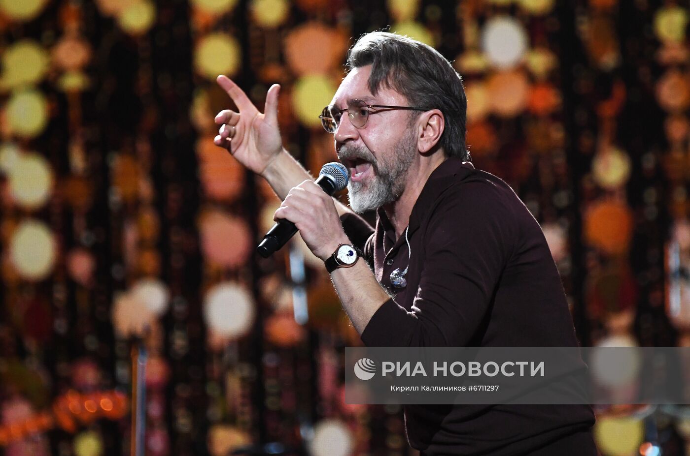 Лидер музыкальной группы "Ленинград" Сергей Шнуров во время выступления на церемонии вручения Российской национальной музыкальной премии "Виктория - 2021" в Государственном Кремлевском дворце в Москве. Место: Россия, Москва. Автор: Кирилл Каллиников/РИА Новости. Российская Национальная музыкальная премия "Виктория"