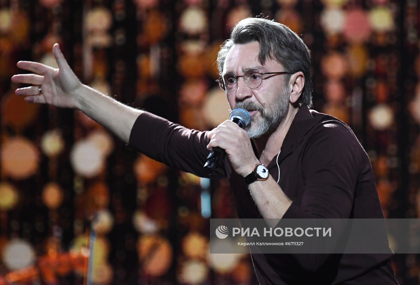 Лидер музыкальной группы "Ленинград" Сергей Шнуров во время выступления на церемонии вручения Российской национальной музыкальной премии "Виктория - 2021" в Государственном Кремлевском дворце в Москве. Место: Россия, Москва. Автор: Кирилл Каллиников/РИА Новости. Российская Национальная музыкальная премия "Виктория"