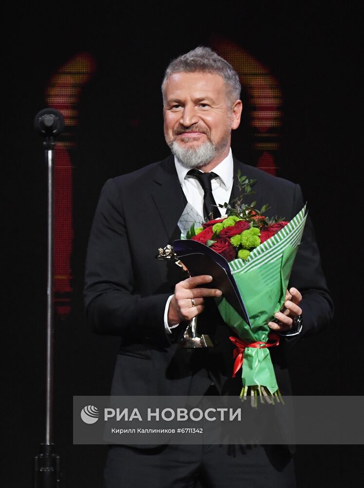 Певец Леонид Агутин, получивший приз в номинациях "Певец года", "Песня года", во время церемонии вручения Российской национальной музыкальной премии "Виктория - 2021" в Государственном Кремлевском дворце в Москве. Место: Россия, Москва. Автор: Кирилл Каллиников/РИА Новости. Российская Национальная музыкальная премия "Виктория"