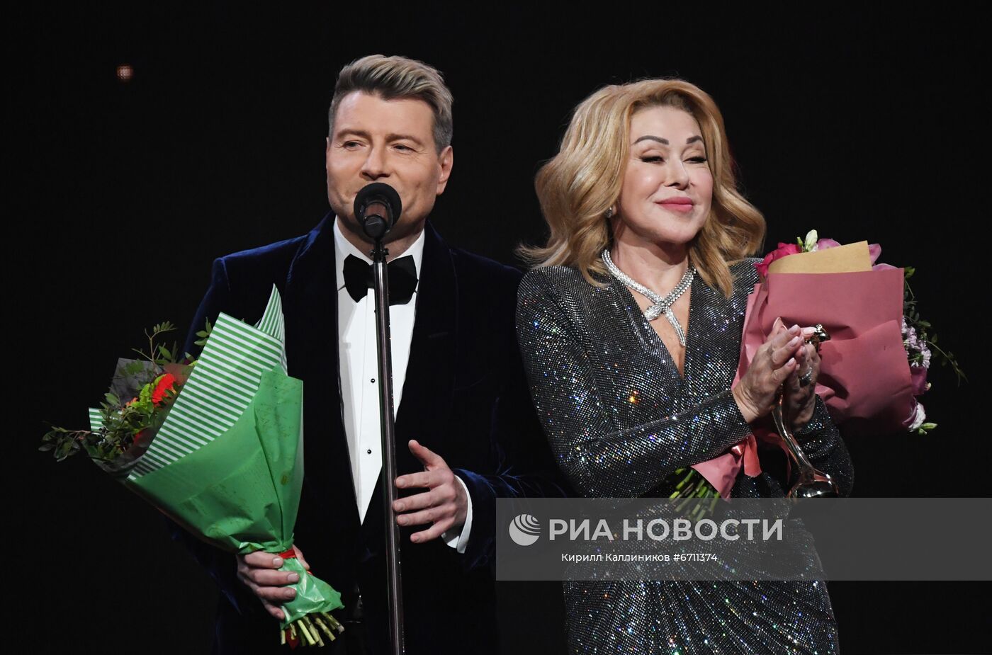 Певцы Николай Басков и Любовь Успенская на церемонии вручения Российской национальной музыкальной премии "Виктория - 2021" в Государственном Кремлевском дворце в Москве. Место: Россия, Москва. Автор: Кирилл Каллиников/РИА Новости. Российская Национальная музыкальная премия "Виктория"