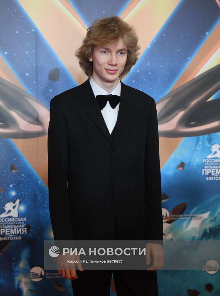 Композитор, пианист Иван Бессонов на красной дорожке перед началом церемонии вручения Российской национальной музыкальной премии "Виктория - 2021" в Государственном Кремлевском дворце в Москве. Место: Россия, Москва. Автор: Кирилл Каллиников/РИА Новости. Российская Национальная музыкальная премия "Виктория"