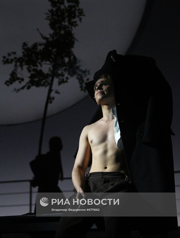 Генеральный прогон спектакля "Женщины Есенина" в МХАТ им. Горького