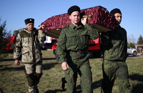 Церемония перезахоронения останков советских воинов в Краснодарском крае