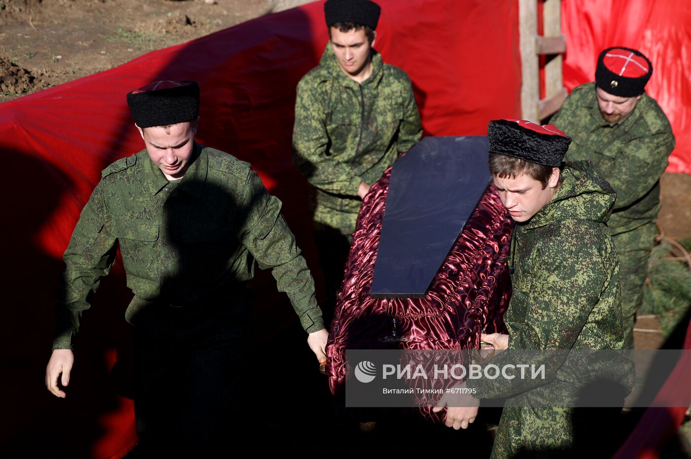 Церемония перезахоронения останков советских воинов в Краснодарском крае