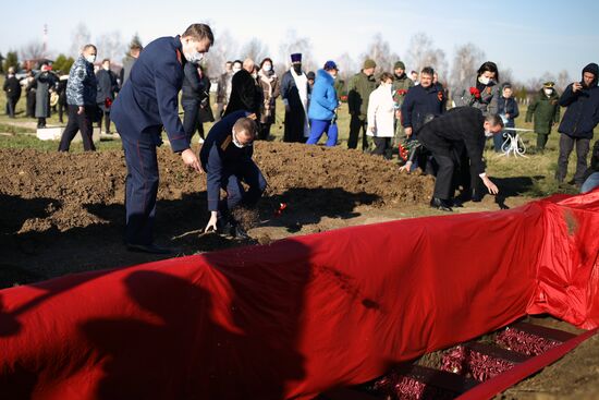 Церемония перезахоронения останков советских воинов в Краснодарском крае