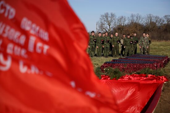 Церемония перезахоронения останков советских воинов в Краснодарском крае