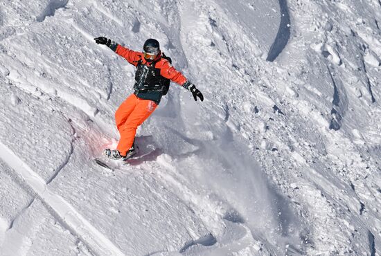 Старт горнолыжного сезона на курорте "Красная Поляна" 