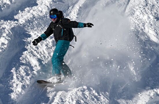 Старт горнолыжного сезона на курорте "Красная Поляна" 