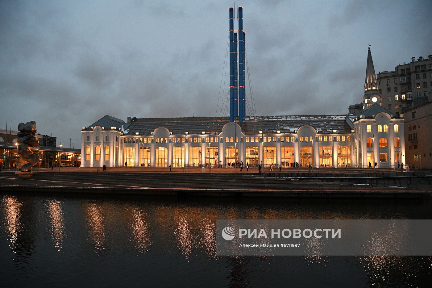 Центр искусства Дом культуры "ГЭС-2" в Москве