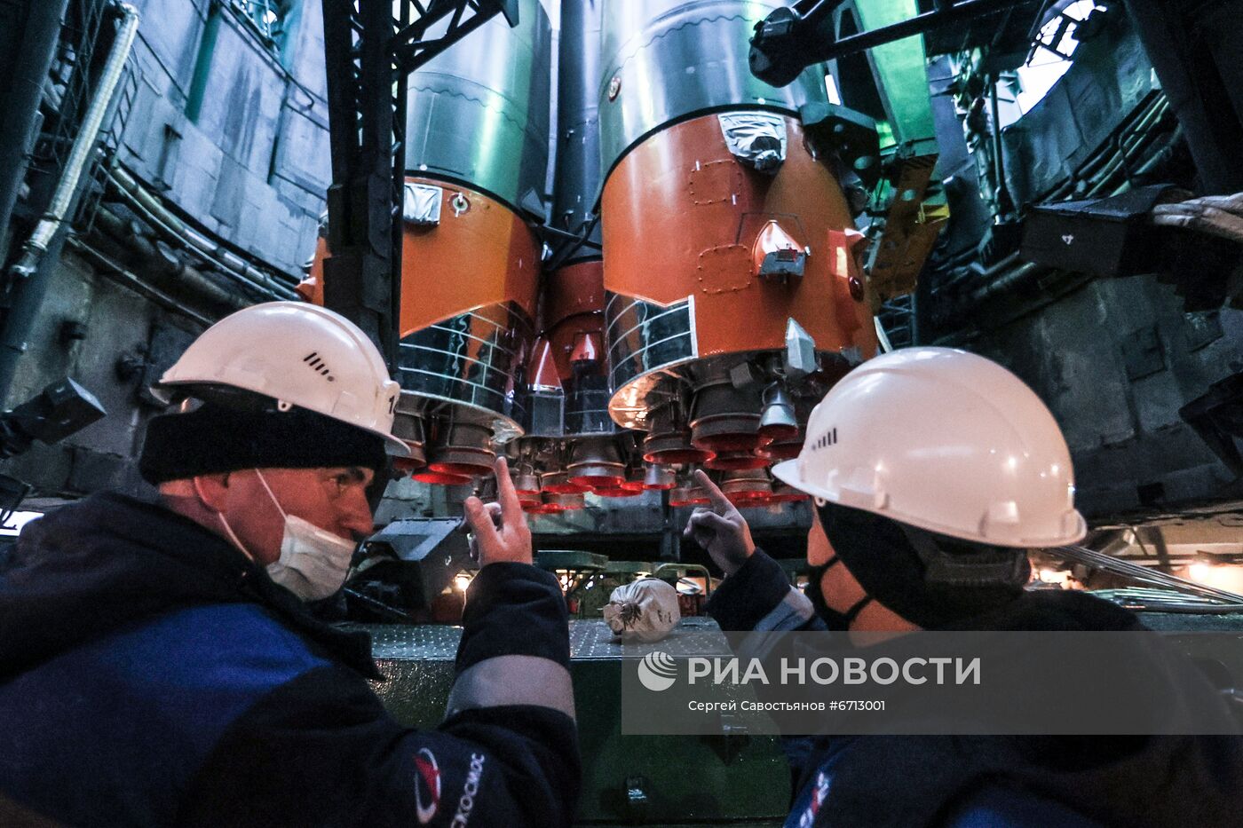 Вывоз ракеты-носителя "Союз-2.1а" на стартовый комплекс