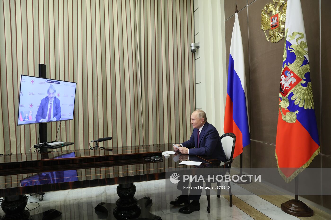 Президент РФ В. Путин провел встречу с президентом МФКК Ф. Роккой