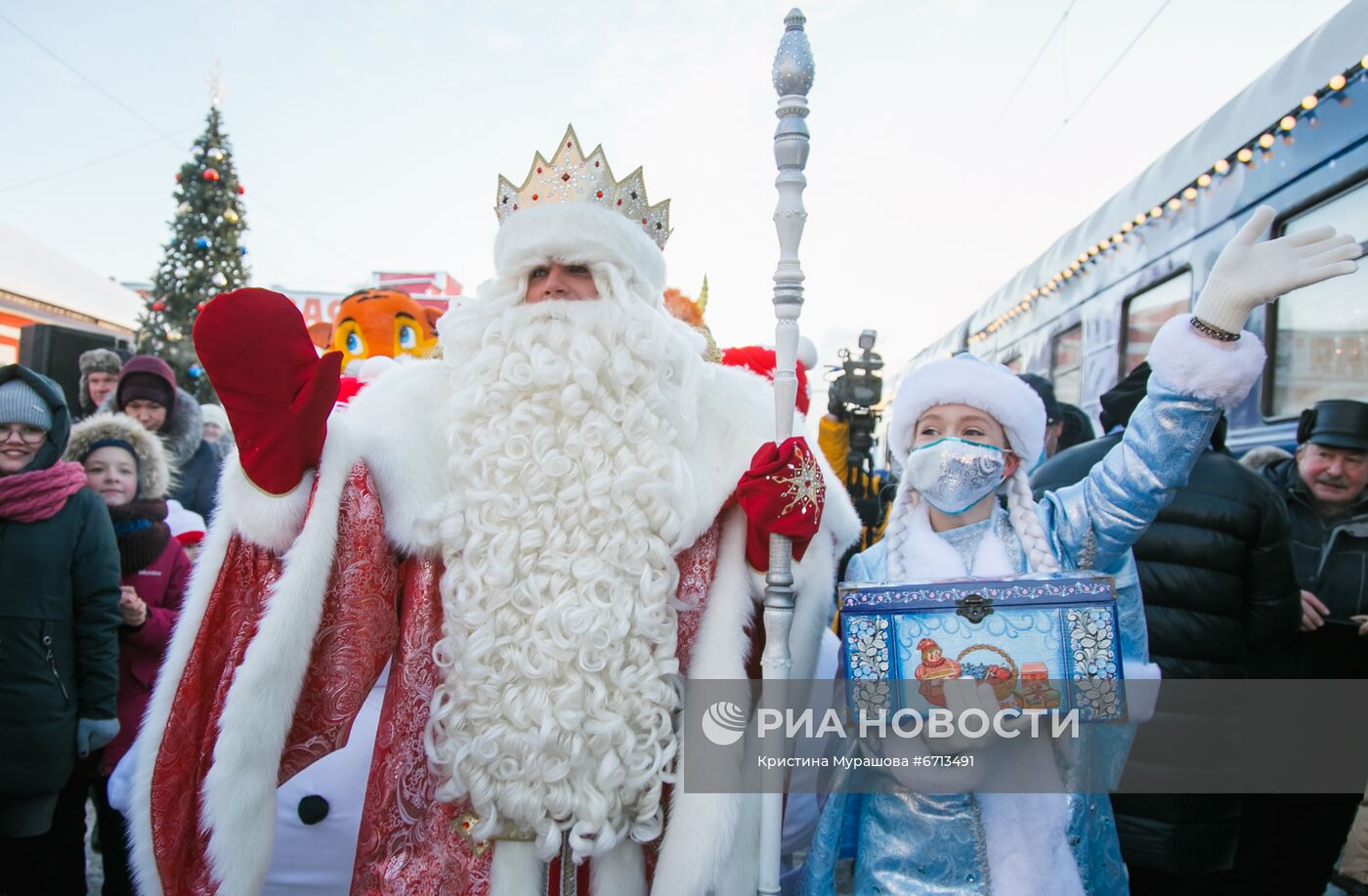 Сказочный поезд Деда Мороза в Вологде