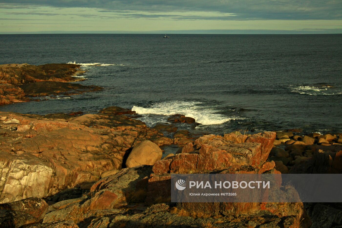 Берег Баренцева моря в районе поселка Териберка