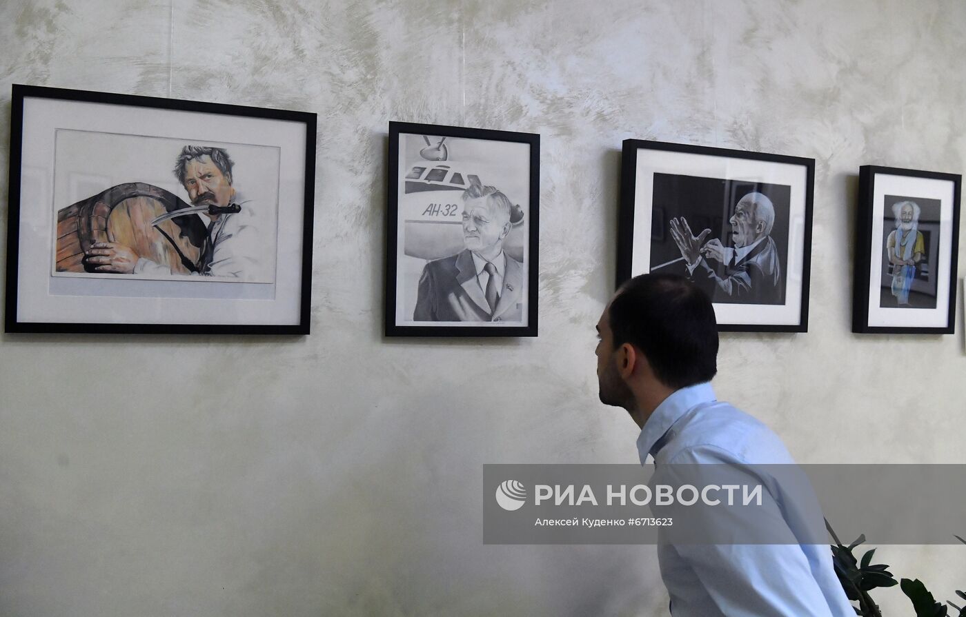 Открытие выставки художественных работ В. Бута, отбывающего заключение в тюрьме США