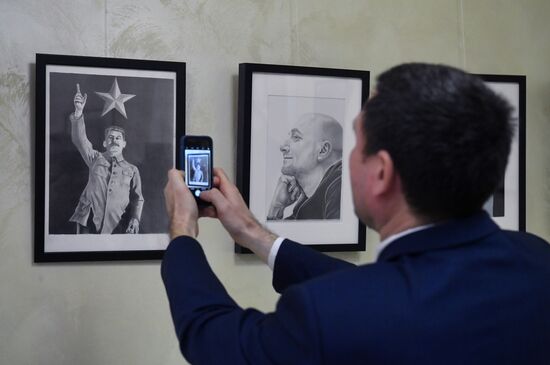 Открытие выставки художественных работ В. Бута, отбывающего заключение в тюрьме США