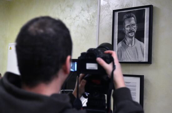 Открытие выставки художественных работ В. Бута, отбывающего заключение в тюрьме США