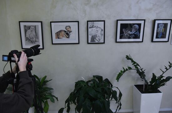 Открытие выставки художественных работ В. Бута, отбывающего заключение в тюрьме США