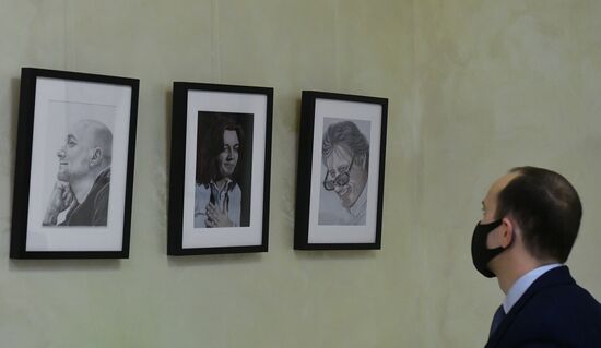 Открытие выставки художественных работ В. Бута, отбывающего заключение в тюрьме США