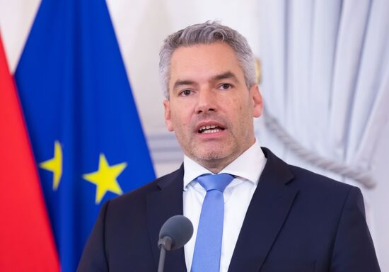 Передача должностных полномочий канцлера Австрии К. Нехаммеру